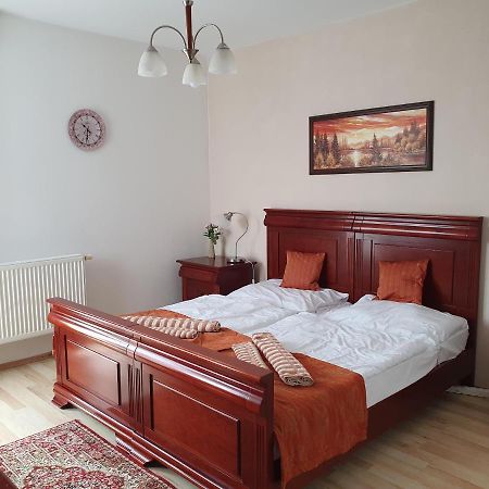 Hotel Oko Nitra Extérieur photo