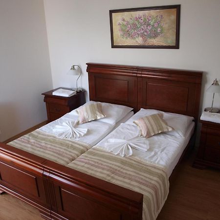 Hotel Oko Nitra Extérieur photo