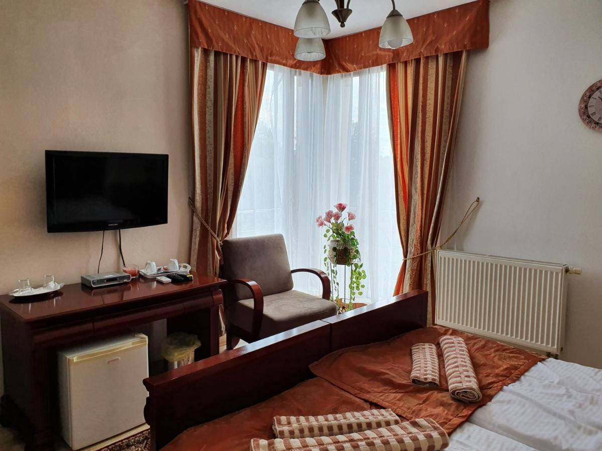 Hotel Oko Nitra Extérieur photo