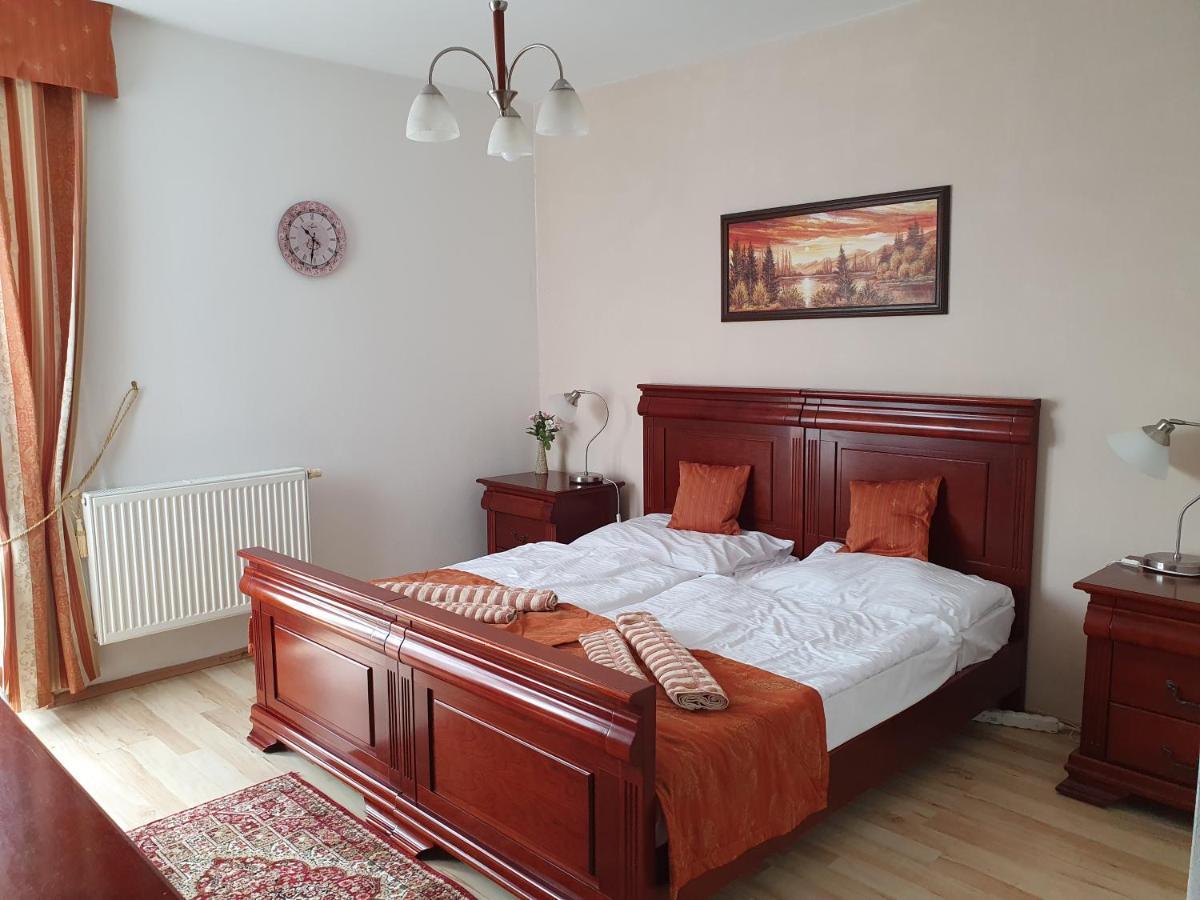 Hotel Oko Nitra Extérieur photo