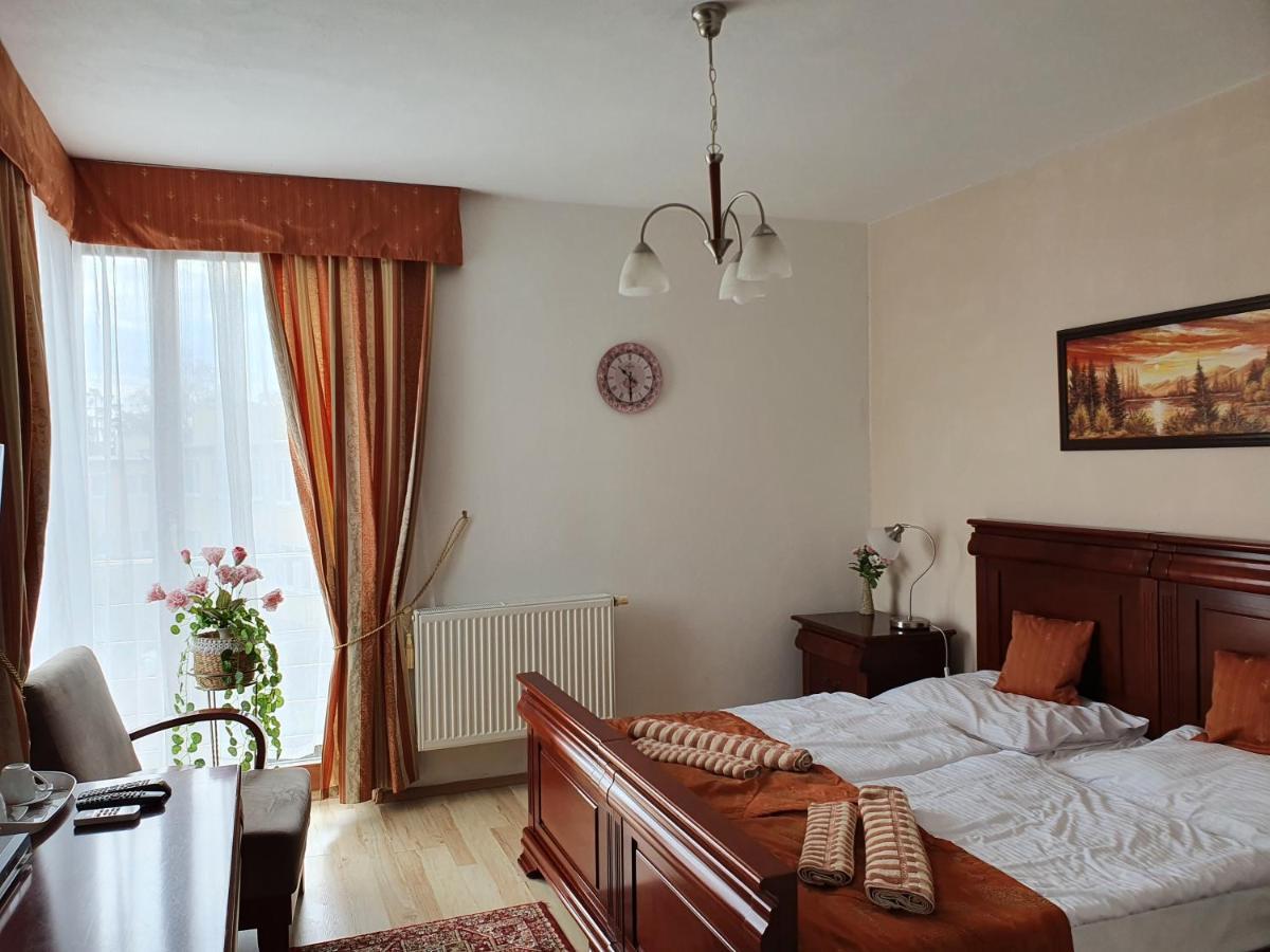 Hotel Oko Nitra Extérieur photo