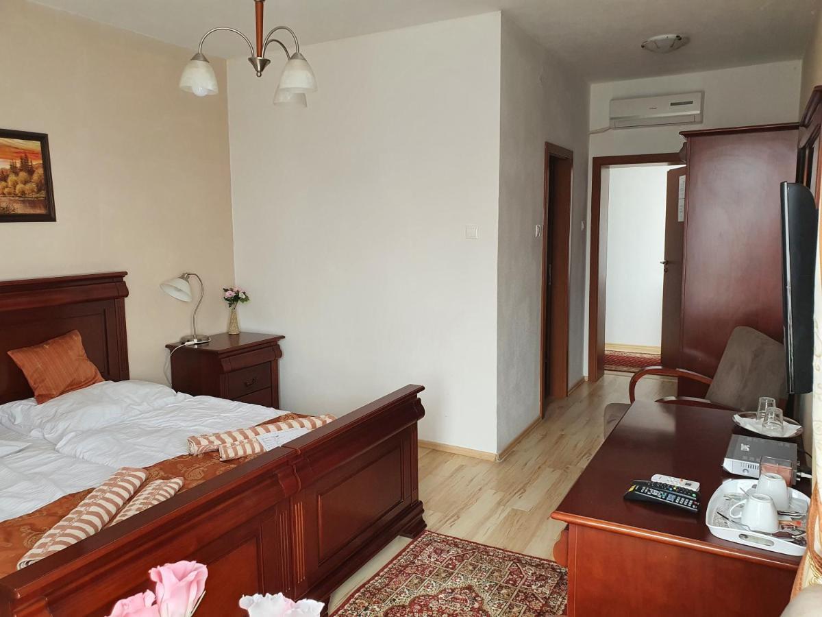Hotel Oko Nitra Extérieur photo