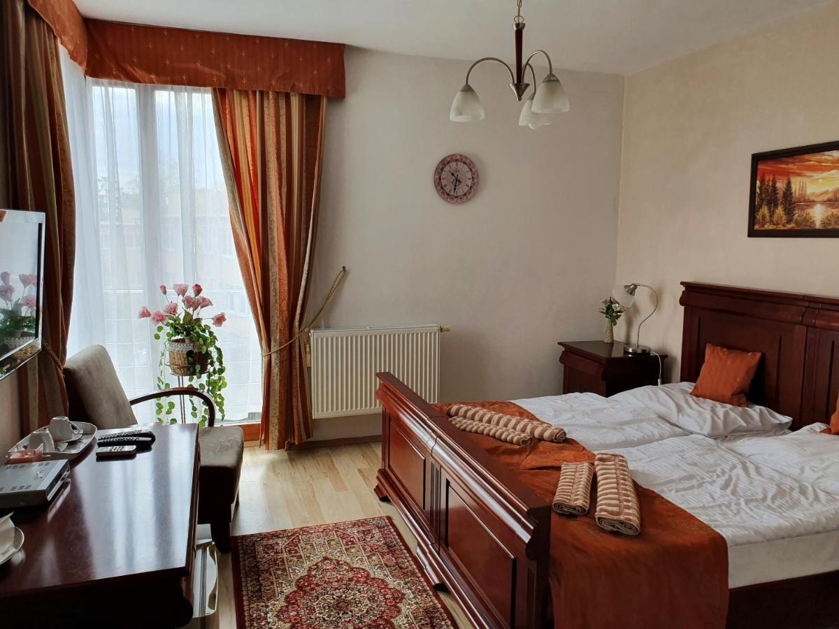 Hotel Oko Nitra Extérieur photo