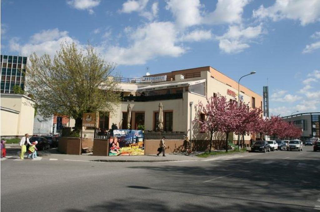 Hotel Oko Nitra Extérieur photo