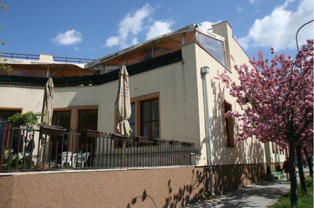 Hotel Oko Nitra Extérieur photo