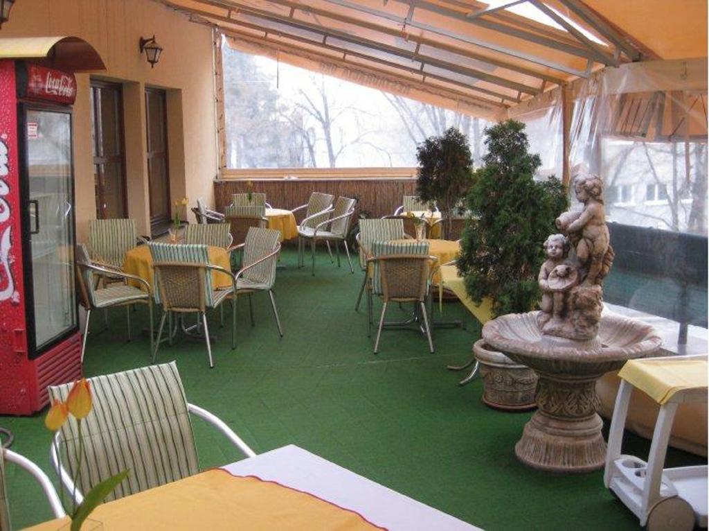 Hotel Oko Nitra Extérieur photo