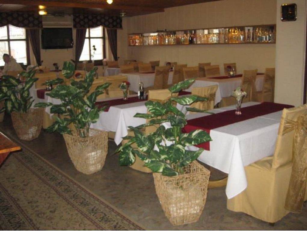 Hotel Oko Nitra Extérieur photo