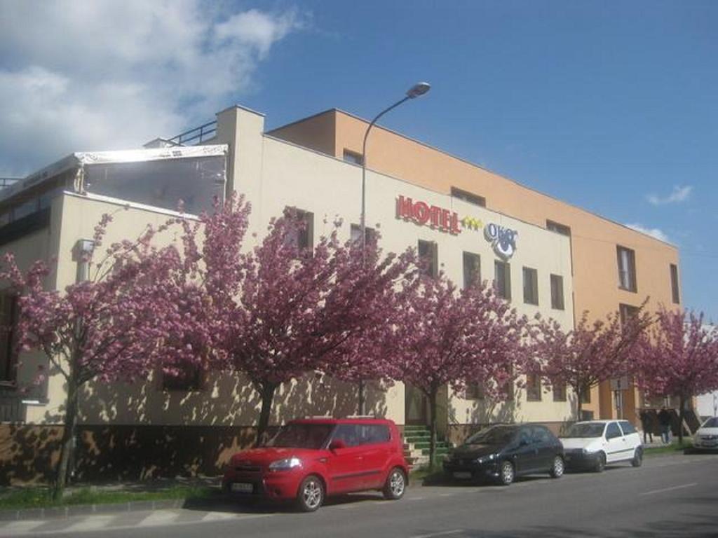 Hotel Oko Nitra Extérieur photo