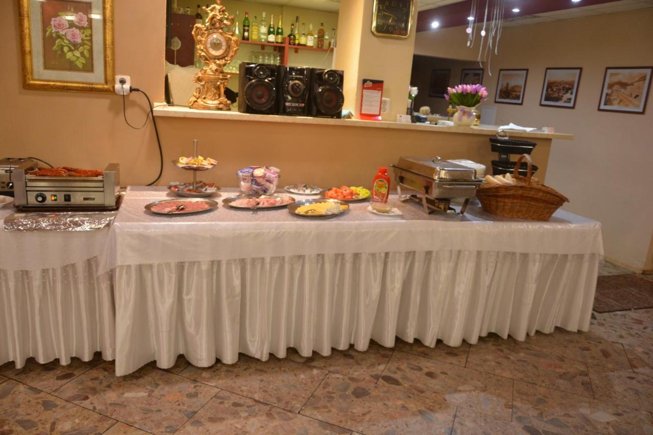 Hotel Oko Nitra Extérieur photo